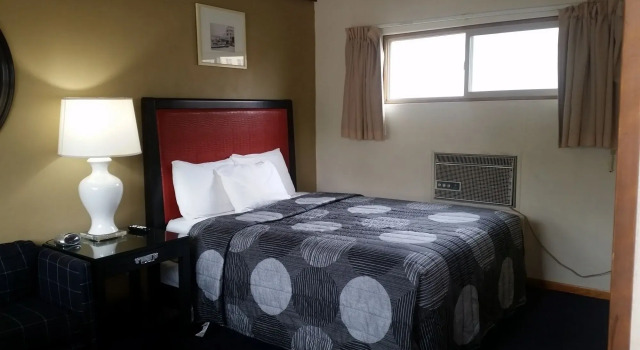 Simplicity Inn, Book Hotel Hoteller i Marshfield med parkering, Parkering