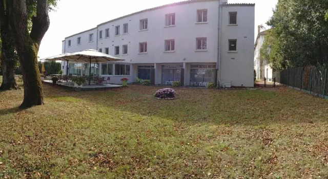 hotel léchappée doléron, Book Hotel Saint-Georges-dʼOléron 