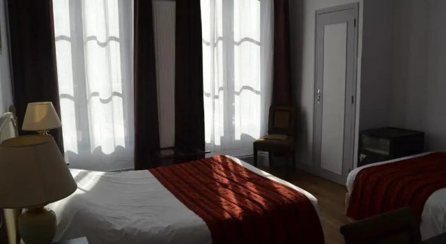Трёхместный номер Standard Brit Hotel Comtes De Champagne - Troyes Centre Historique