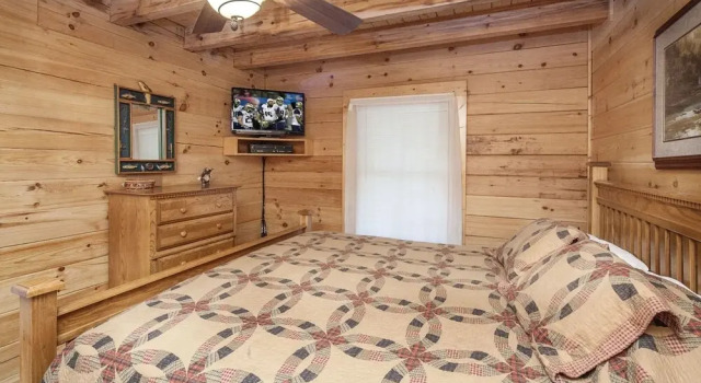 Er205 - Love Nest Great Location - Close To Town! 1 Bedroom Cabin by RedAwning