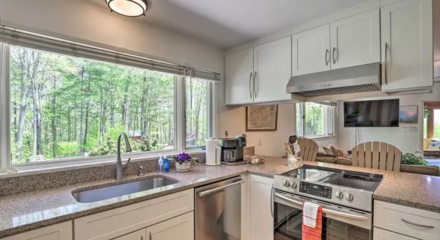 Коттедж Stunning Fletcher Home: Hot Tub + Fire Pit!