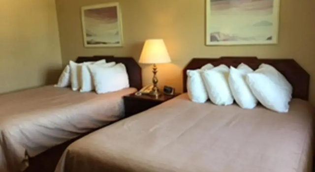 Четырёхместный номер Deluxe Travelodge by Wyndham Winnipeg Airport West