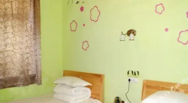 Кровать в общем номере Huashan Hua Yi International Youth Hostel