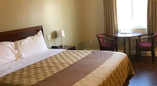 Четырёхместный номер Standard Americas Best Value Inn Albany East Greenbush