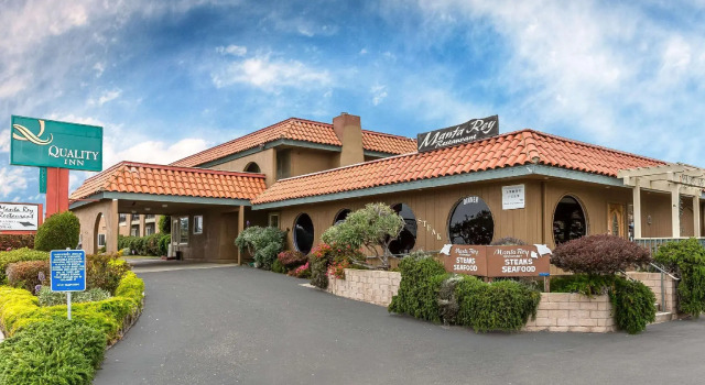 Четырёхместный номер Standard с балконом Quality Inn near Hearst Castle