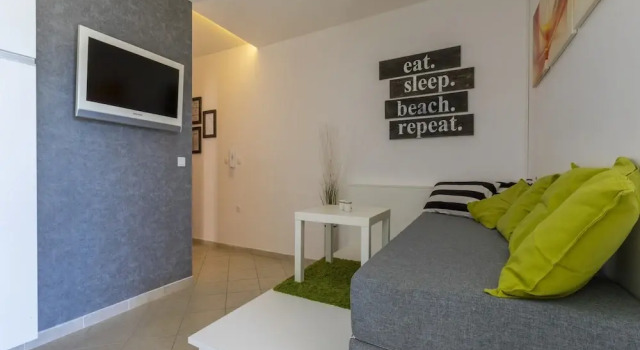 Apartment Color Green