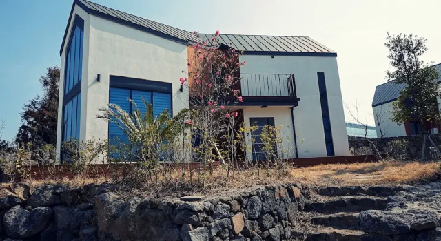 Redwood, Брондау Қонақ үй Hallim Jeju