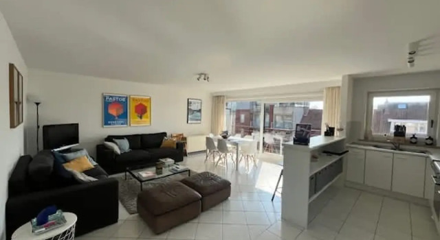 Апартаменты Huswell - Bright Beach Retreat With Balcony