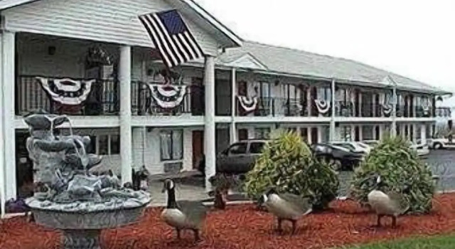 Twinkle Inn, Забронировать Отель Отели Table Rock Lake с парковкой, Парковка