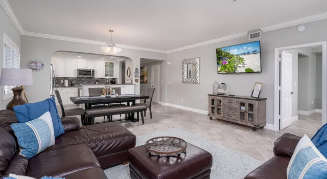 Bella Lago # 444 - 7411 Bella Lago Drive by Coastal Vacation Properties, Забронировать Апартаменты/квартира Отели Fort Myers Area с парковкой, Парковка