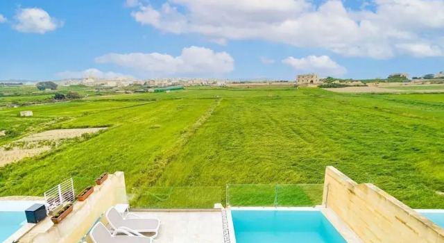 Amazing 4 Bedroom Holiday Home With Infinity Pool, Varaa Hotelli Gharb Gozo