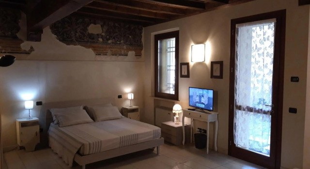 AKANTHO apartment, Buchen Sie Ferienwohnung Hotels in Mantua mit Parkplatz, Parkplätze