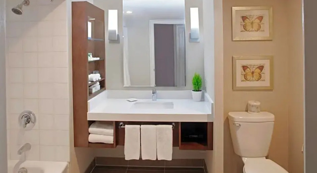 Номер Standard Delta Hotels by Marriott Toronto East