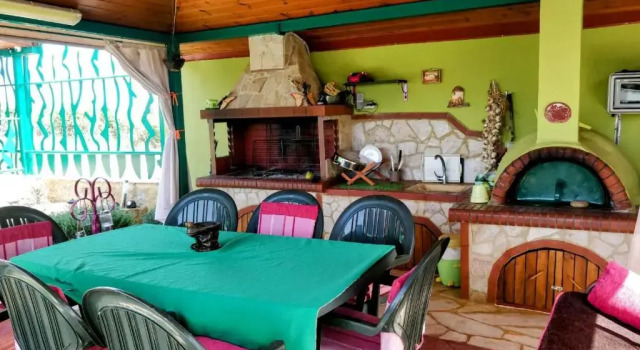 Коттедж с 3 комнатами Ikos Olympus - Elegant wooden cabin house near the beach