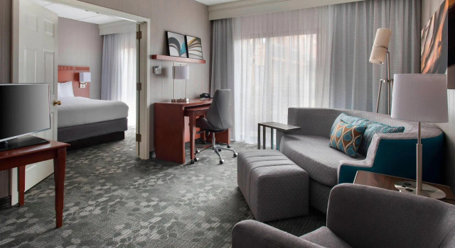 Двухместный люкс c 1 комнатой Courtyard by Marriott Fishkill