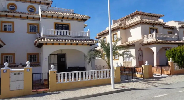 Luxurious house in La Marina at El Pinet beach