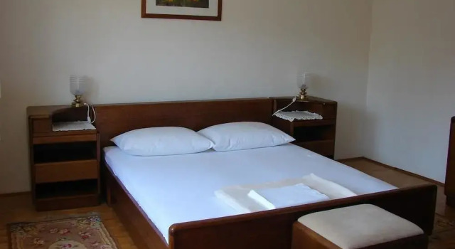 Apartments by the sea Barbat, Rab - 21809, Prenota Appartamento Hotel a Isole Quarnerine con parcheggio, Parcheggio