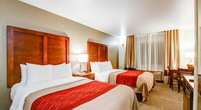 Четырёхместный номер Standard Comfort Inn Fontana