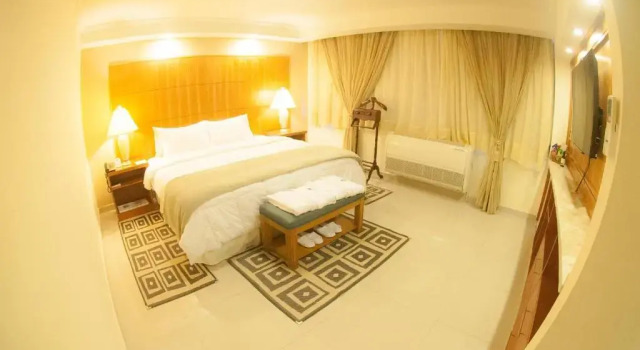 Полулюкс Deluxe Convair Hotel