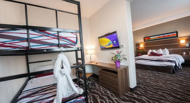 Семейный люкс Encore Suites by Service Plus Inns