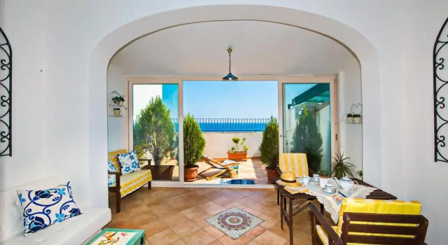 Loft at 200mt from the beach-park inside-sea view
