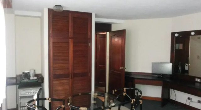 Apart-Hotel Suites Reforma, Забронировать Отель Зона 10 , рядом с Торговый центр Plaza Fontabella