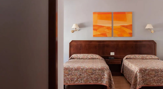 Четырёхместный номер Standard Hotel Unzaga Plaza