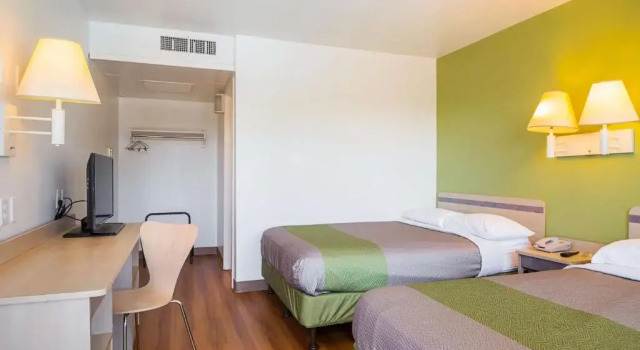 Четырёхместный номер Standard Motel 6-Pueblo, CO - I-25