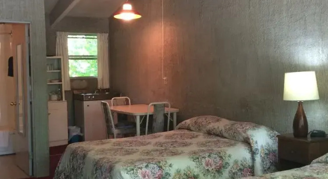 Tunnel Lake Trading Post & Motel, Varaa Motelli  
