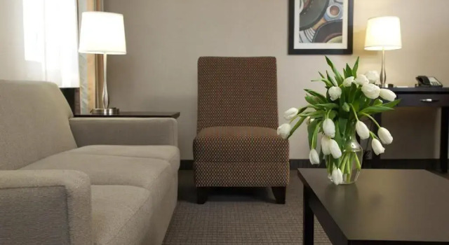 Люкс с 2 комнатами Coast Calgary Downtown Hotel & Suites by APA