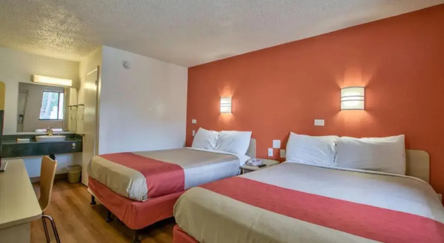 Четырёхместный номер Standard Loyalty Inn Tallahassee