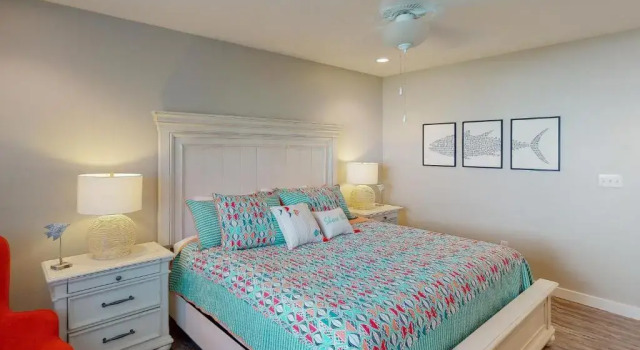 AH-E117 Remodeled First Floor Condo, Across From The Shared Pool & Hot Tub, Near Marina & Ferry