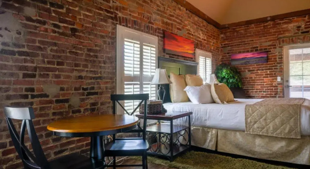 Номер Standard с балконом Grass Valley Courtyard Suites