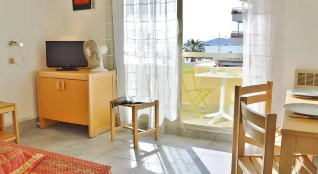 Appartement Le Lavandou, 1 pièce, 4 personnes - FR-1-251-263