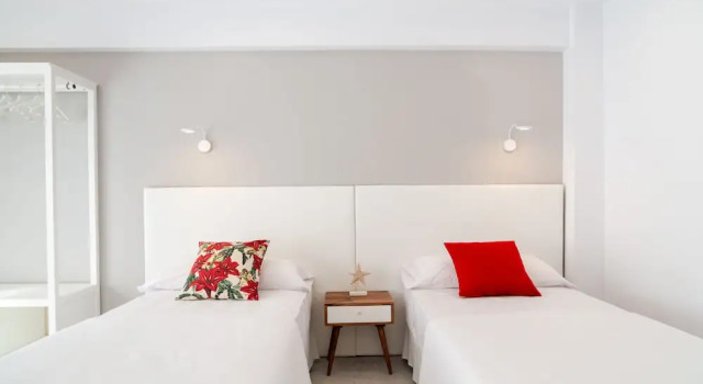 Economy Twin room INNER kompas Studios