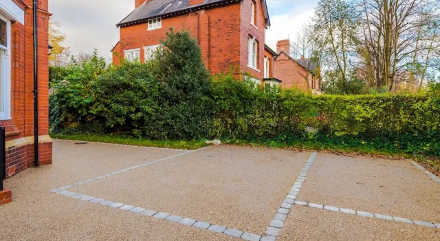 Hilltop Serviced Apartments - Stockport