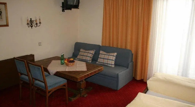 Pension Elisabeth, Rezerwuj Hotel Hotele w Tyrol z parkingiem, Parking