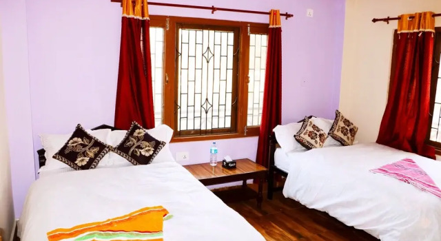 Четырёхместный семейный номер Standard с балконом и с видом на сад Hotel National Park Sauraha- Homely Stay and Peaceful Location with Jungle Safari arrangements