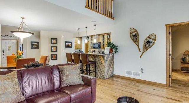 Luxury Rocky Mountain River Retreat - 3 Br Townhouse, Забронировать Отель Эстес-Парк Rocky Mountain National Park, рядом с Сквер Barlow Plaza