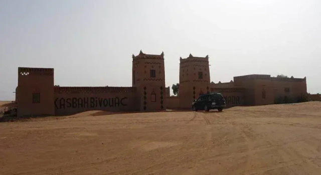 Hotel Kasbah Bivouac Lahmada, Rezervovat Hotel Hotely v Meknes-Tafilalet s parkováním, Parkování