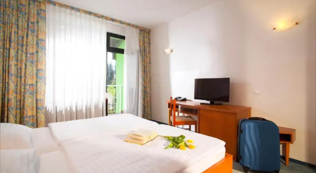Двухместный номер Standard с балконом Hotel Vesna