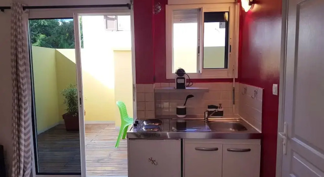 Studio In Saint Denis With Enclosed Garden And Wifi 34 Km From The Beach, Rezervați Apartament Apartamente în Saint-Denis, Apartament