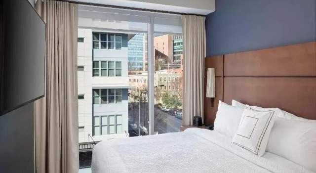 Четырёхместный люкс с видом на город Residence Inn by Marriott Greenville Downtown