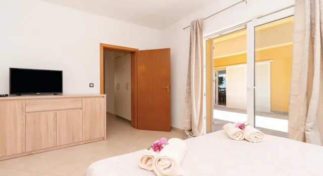 Beautiful Home in Zrnovo With 4 Bedrooms, Wifi and Outdoor Swimming Pool