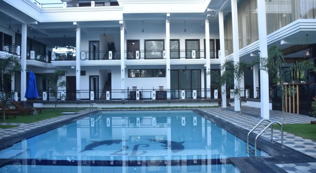J7 Villaj Resort