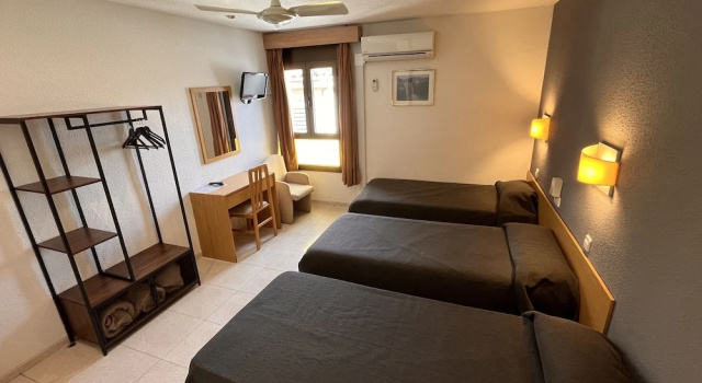 Номер Comfort Hostal Tarrés