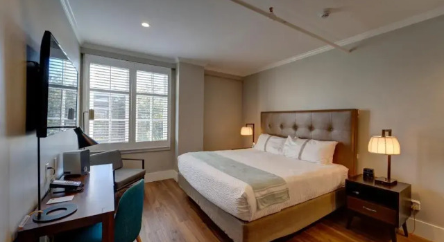 Номер Superior Hotel Petaluma, Tapestry Collection by Hilton