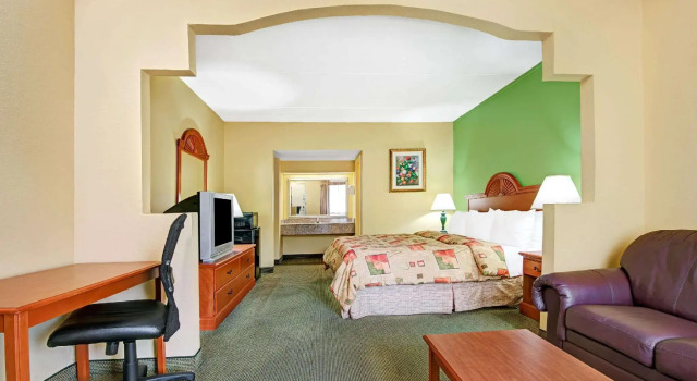 Smoking Double Studio Suite Super 8 by Wyndham Nashville Near Downtown / I-40