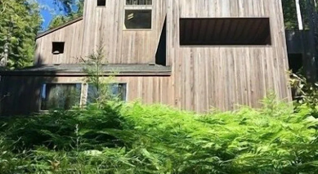 The Sonoma Treehouse 3 Bedroom Home by RedAwning