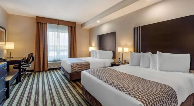 Четырёхместный люкс c 1 комнатой Best Western Plus Drayton Valley